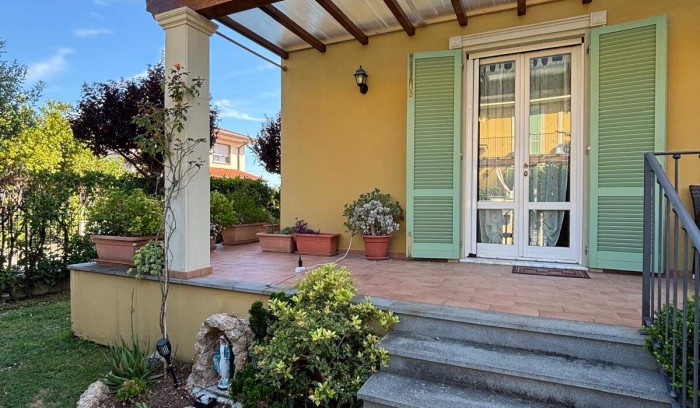 Riferimento CV4900 - Bifamiliare in Vendita a Capezzano