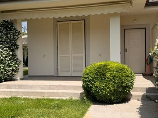 Riferimento SA013 - villa in Rental in Pietrasanta - Marina Di Pietrasanta