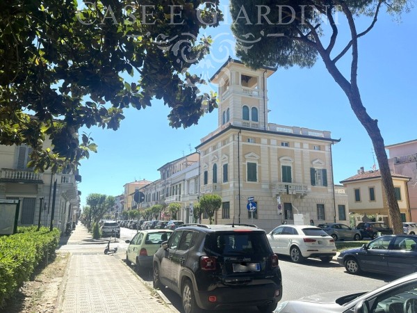 VIAREGGIO, APPARTAMENTO CON GI