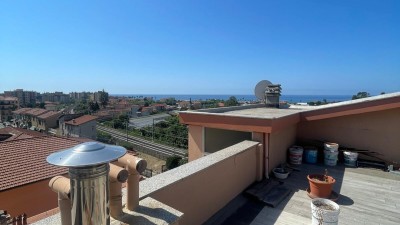 Appartamentoin Vendita, Camporosso - Mare - Centrale - Riferimento: v127