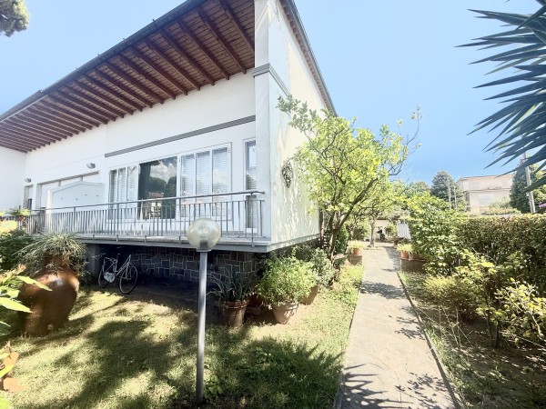 Villa bifamiliare vicino al ma