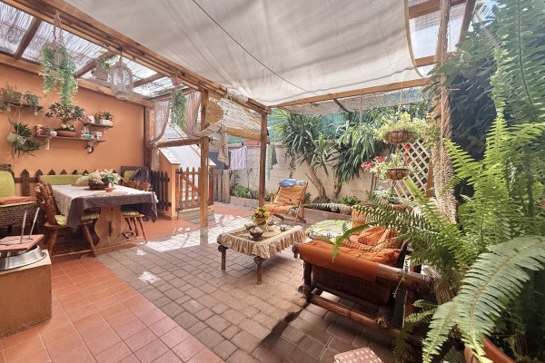 Villetta a schiera con cortile