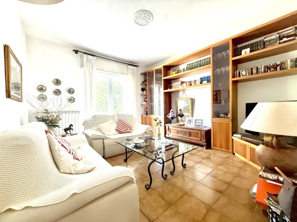 Villetta bifamiliare 300 mt. D