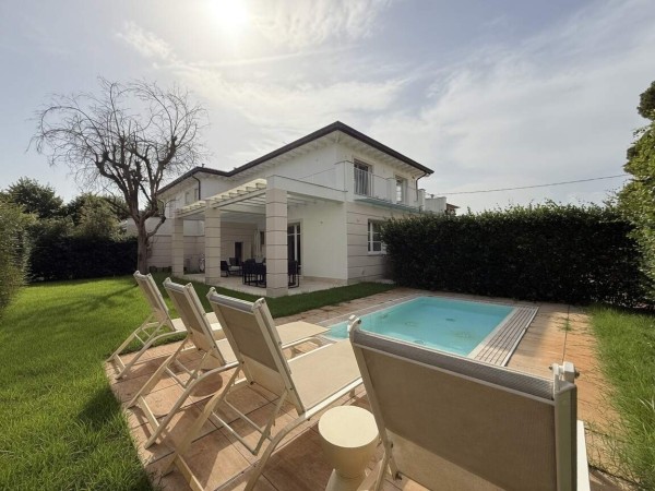 Villa Bifamiliare in vendita, Forte dei Marmi, Vittoria Apuana 