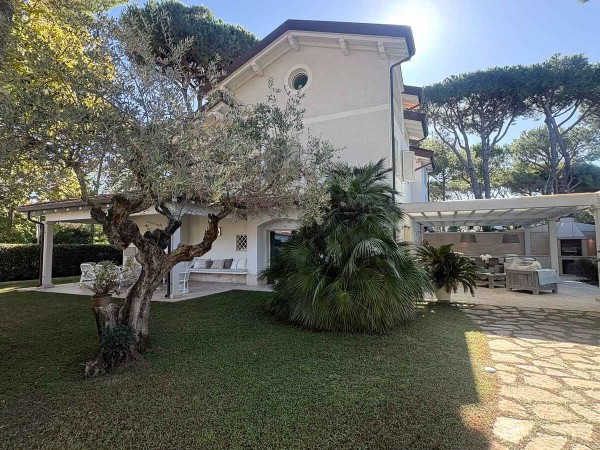 Villa Bifamiliare in affitto, Forte dei Marmi, Vittoria Apuana 