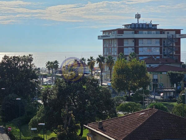 Riferimento LDCAPPVISTA - Appartamento in Vendita a Lido Di Camaiore