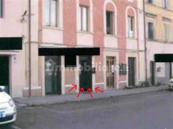 Riferimento V7-28 - Locale Commerciale in Vendita a Borgo