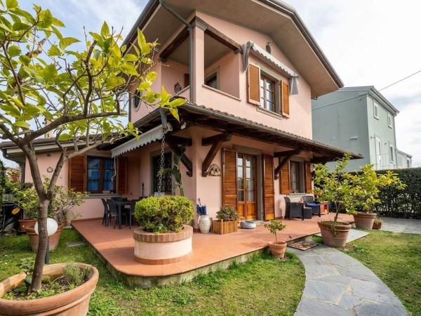 Villa Singola in affitto, Forte dei Marmi, 500 mt dal centro 