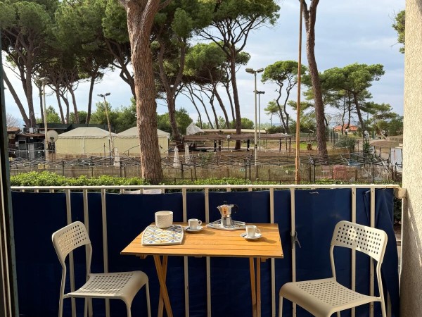 Follonica, il mare tra le chio