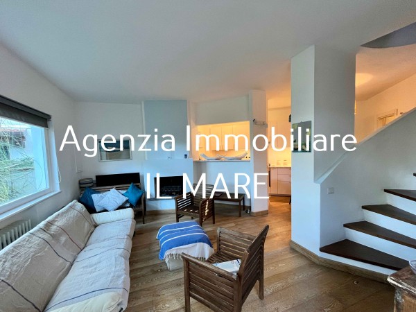 Riferimento 777 - Villa Bifamiliare in Vendita a Vittoria Apuana