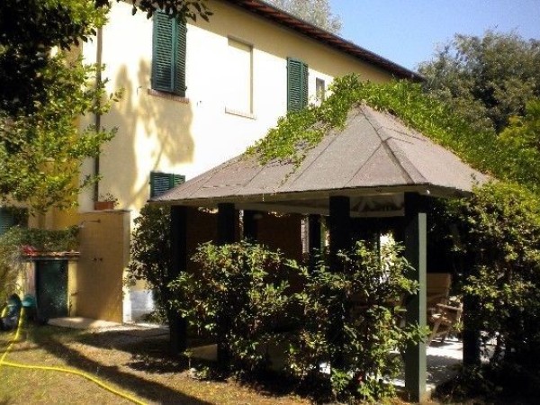 Detached Villa for rent, Forte dei Marmi, Vittoria Apuana 