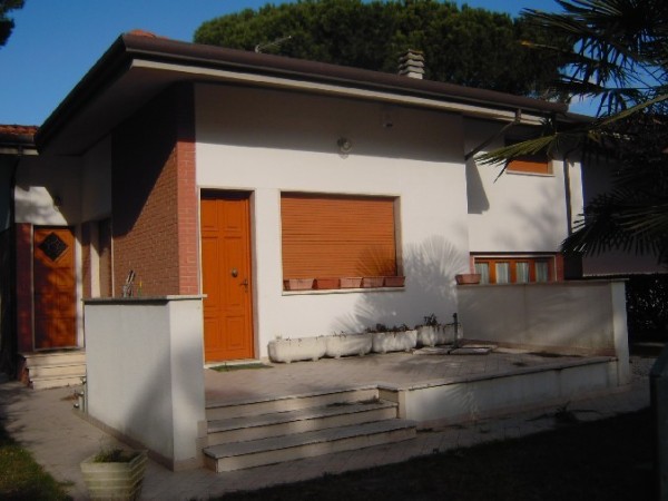 Detached Villa for rent, Forte dei Marmi, Vittoria Apuana 
