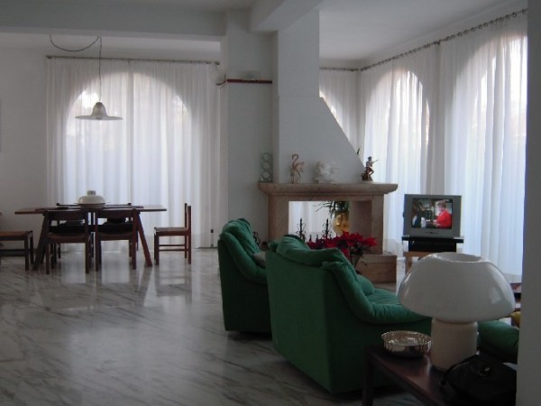 Single villa in rent, Forte dei Marmi, Vittoria Apuana 