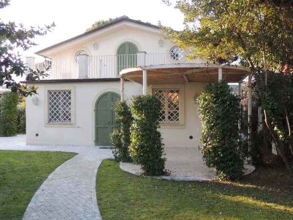 Villa Singola in affitto, Forte dei Marmi, Vittoria Apuana 