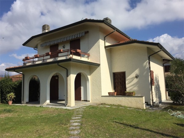 Villa Singola in vendita, Forte dei Marmi, Vittoria Apuana 