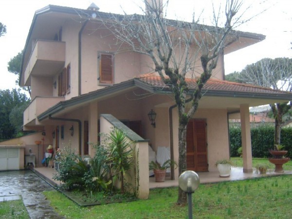 Villa Singola in affitto, Forte dei Marmi 