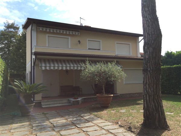 Villa Singola in affitto, Forte dei Marmi 