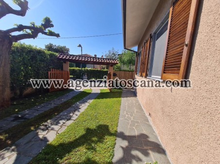 Villetta Ristrutturata  Con Giardino E Posto Auto