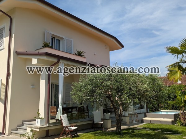 Two-family Villa for sale, Forte Dei Marmi - Centrale -  1