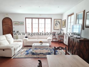 Villa In Centro Di Forte Dei Marmi Con Posto Auto