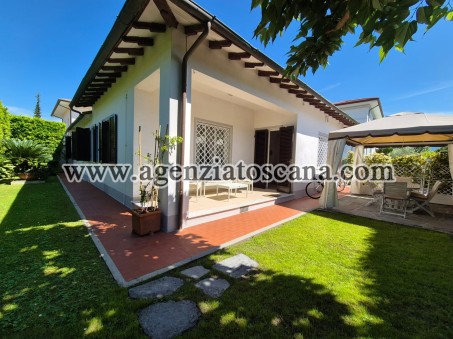 Villetta Con Giardino A Pochi Passi Dal Mare