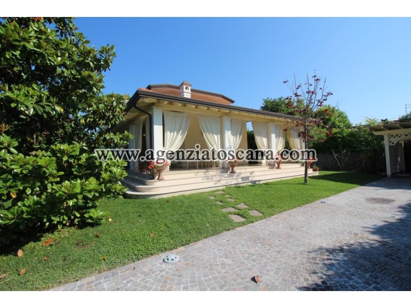 Вилла бифамильяре за арендная плата, Forte Dei Marmi - Centrale -  0