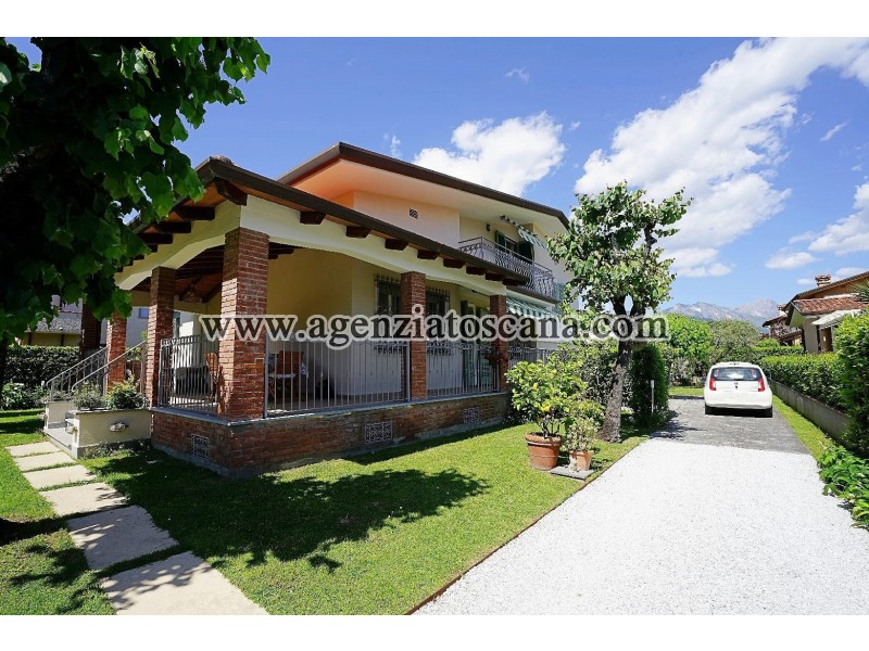 Two-family Villa for rent, Forte Dei Marmi - Centrale -  0