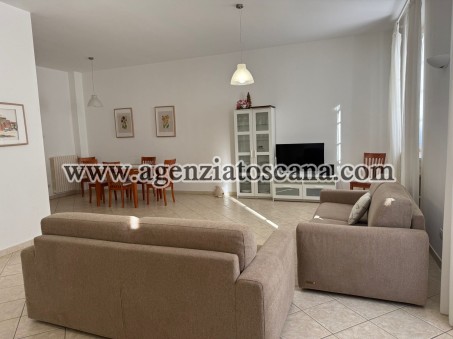 Appartamento Con Terrazzo Abitabile A Due Passi Dal Mare