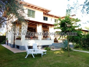 Villa Bifamiliare Con Giardino E Posti Auto