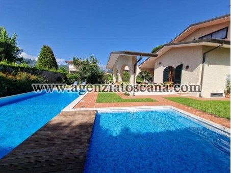 Villa Con Piscina