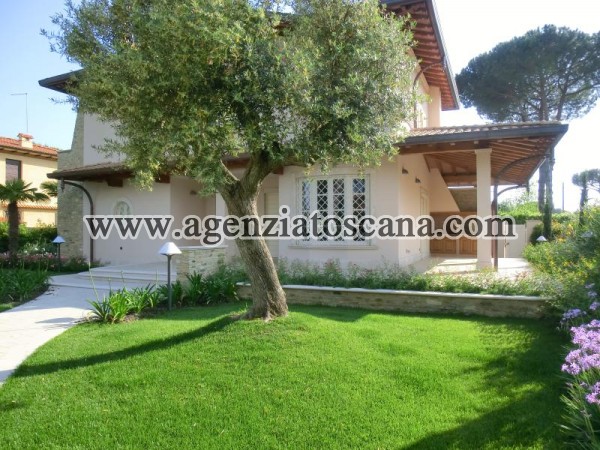 Villa Singola Con Bel Giardino