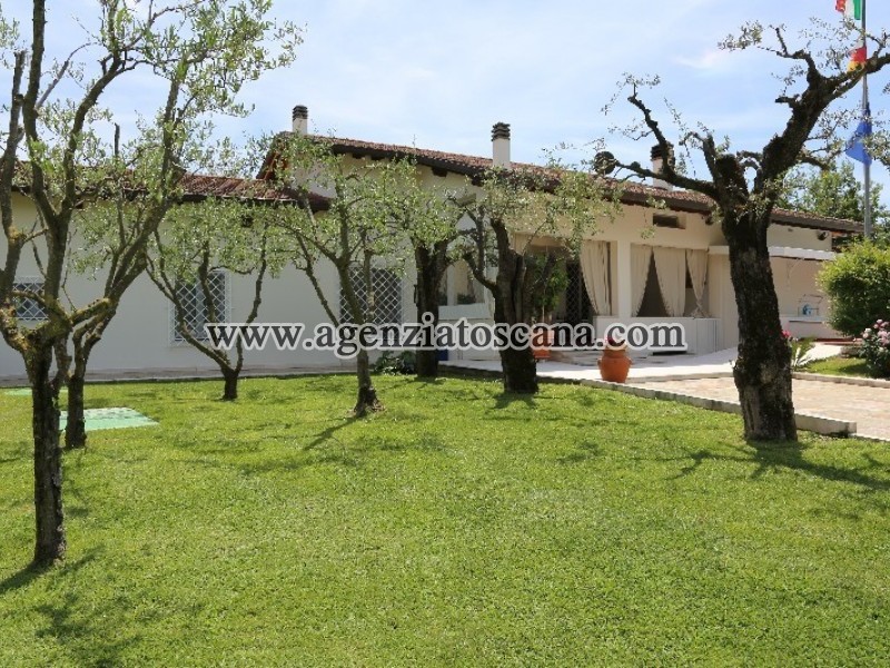 Villa Nel Verde Con Piscina