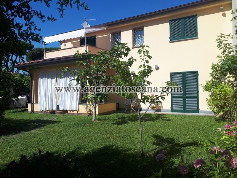 Two-family Villa for rent, Forte Dei Marmi - Centro Storico -  0
