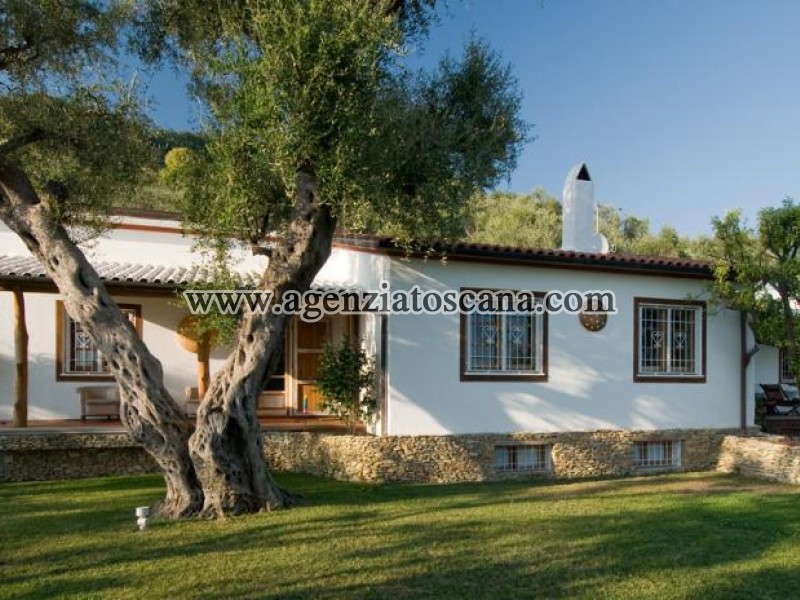 Splendida Villa Con Piscina In Stile Mediterraneo