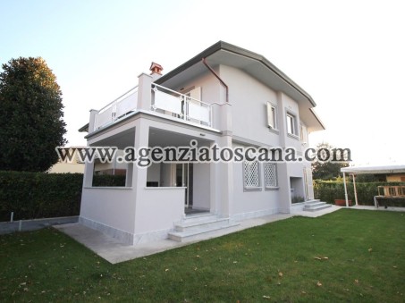 Villetta Bifamiliare Con Giardino In Esclusiva