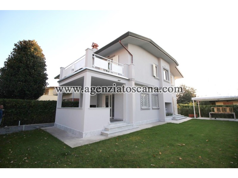Two-family Villa for sale, Forte Dei Marmi - Centrale -  0