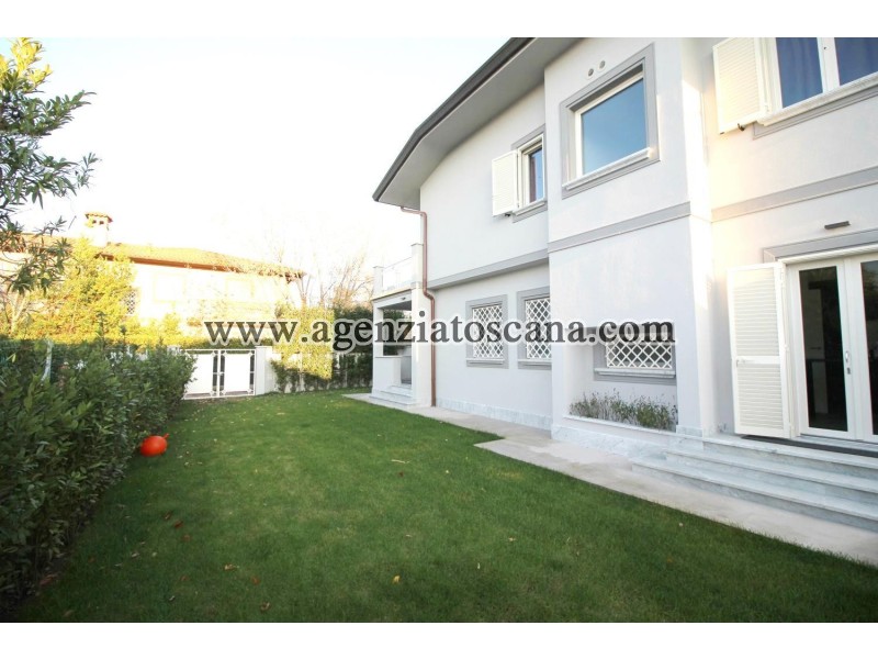 Two-family Villa for sale, Forte Dei Marmi - Centrale -  2