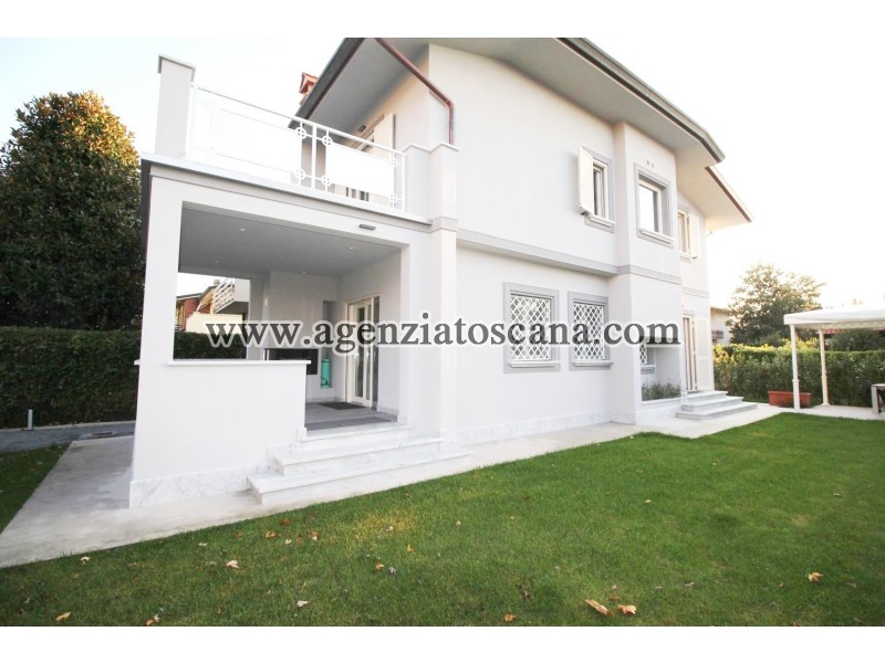 Two-family Villa for sale, Forte Dei Marmi - Centrale -  1