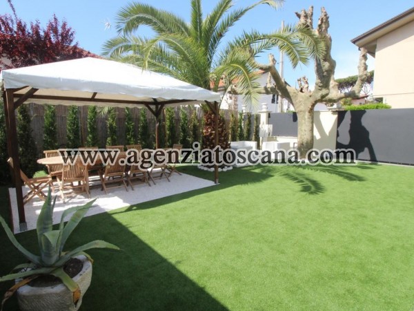 Two-family Villa for sale, Forte Dei Marmi - Centrale -  2