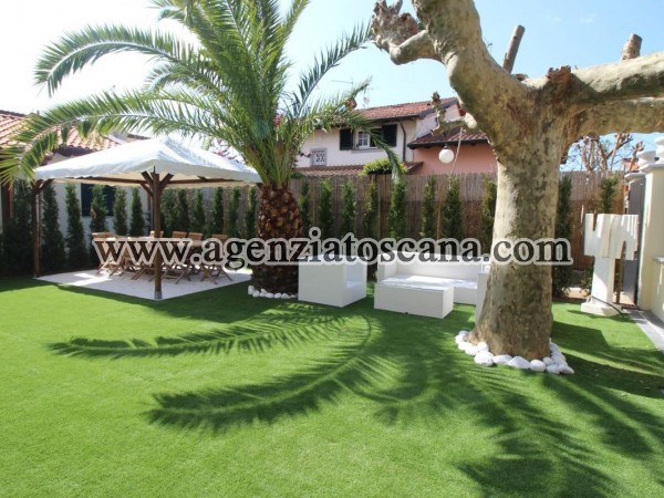 Two-family Villa for sale, Forte Dei Marmi - Centrale -  1