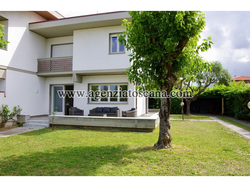 Вилла бифамильяре за арендная плата, Forte Dei Marmi - Centrale -  0