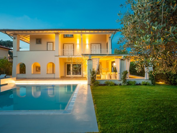 вилла с бассейном in rents, Forte dei Marmi 