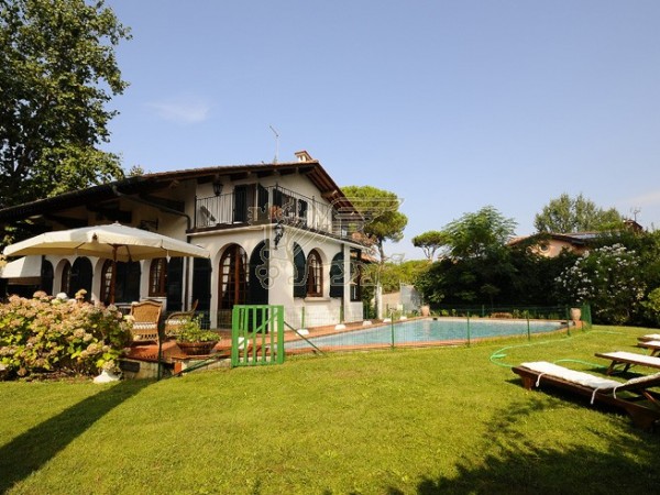 вилла с бассейном in rents, Forte dei Marmi 
