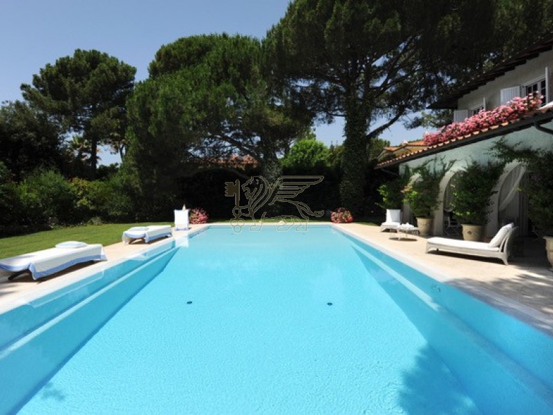 Villa Con Piscina In Affitto Forte Dei Marmi Roma