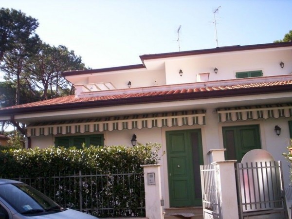 Riferimento 46-8 PL - Villa Bifamiliare in Affitto a Forte Dei Marmi