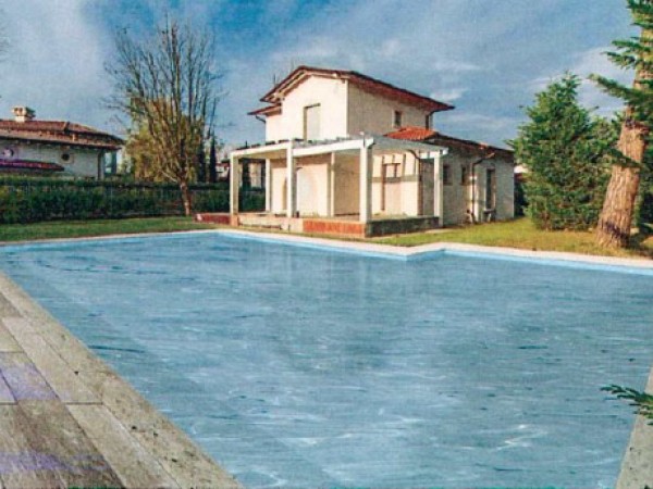 Riferimento 461-2 - Villa in Vendita a Forte Dei Marmi