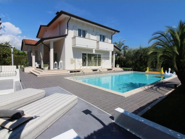 Villa con Piscina in vendita, Forte dei Marmi 