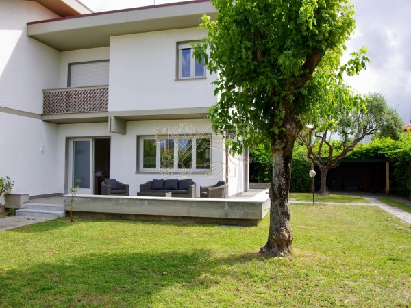 Villa Bifamiliare in affitto, Forte dei Marmi 