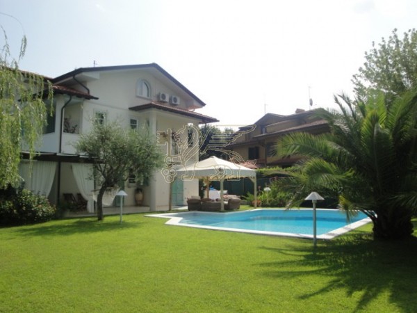 Villa Bifamiliare in affitto, Forte dei Marmi 