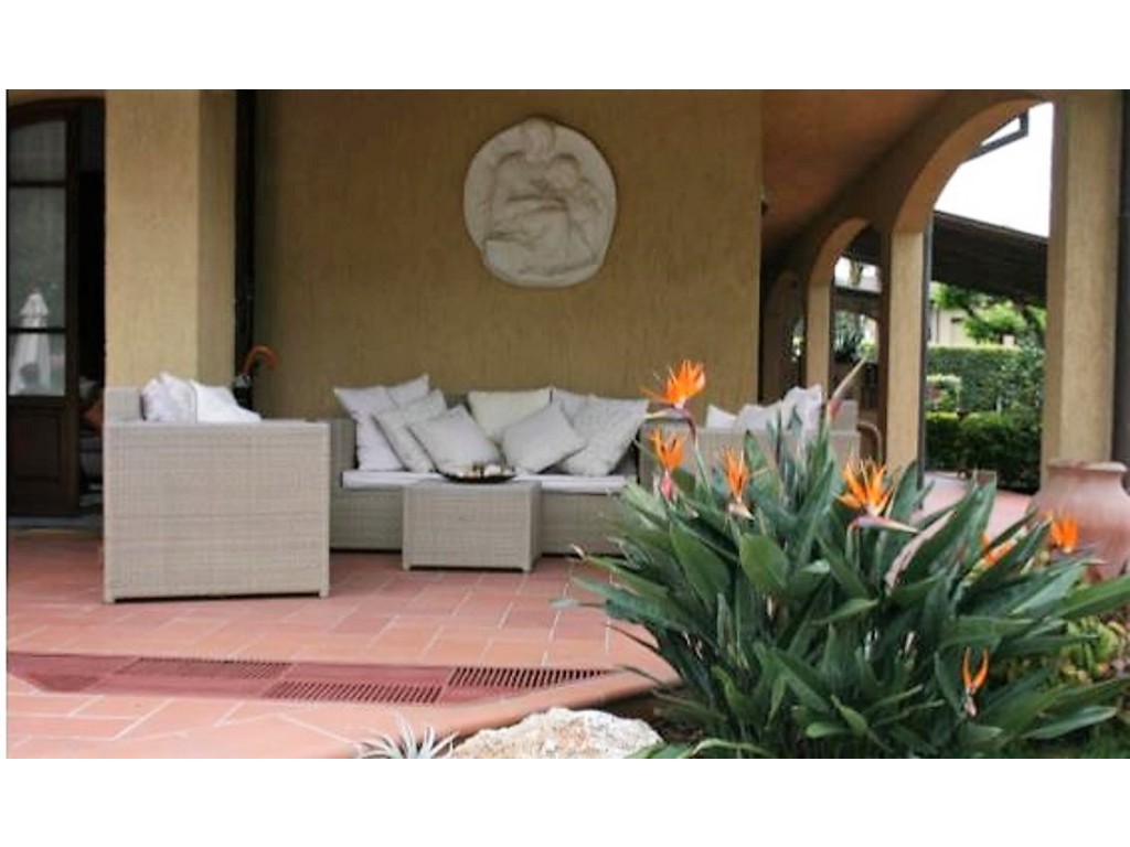 Rif. 205 - cover Villa con piscina e splendido giardino a forte dei marmi